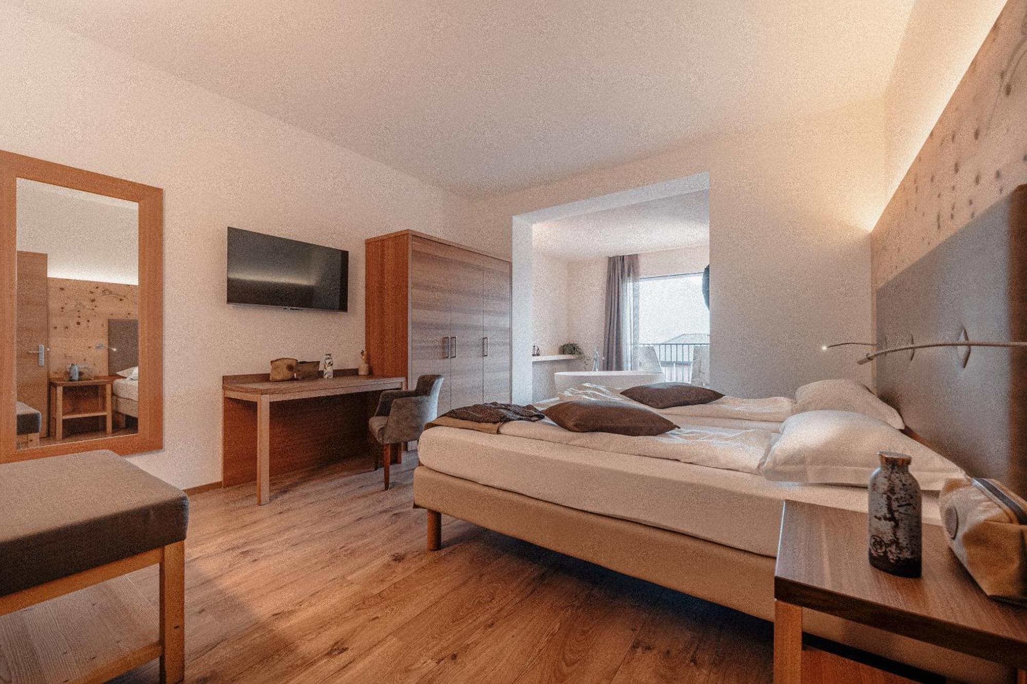 Cristallo Sport & Wellness Hotel Levico Terme Room photo