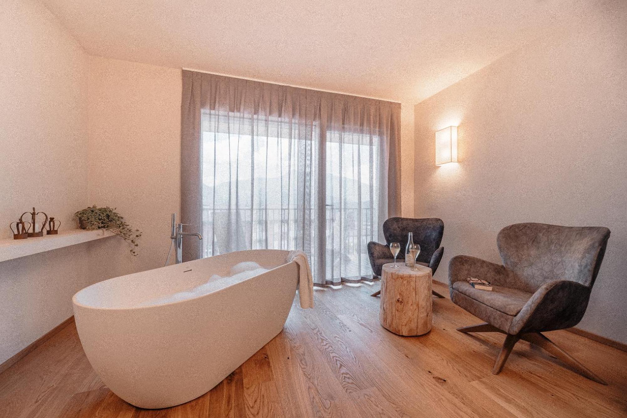 Cristallo Sport & Wellness Hotel Levico Terme Exterior photo